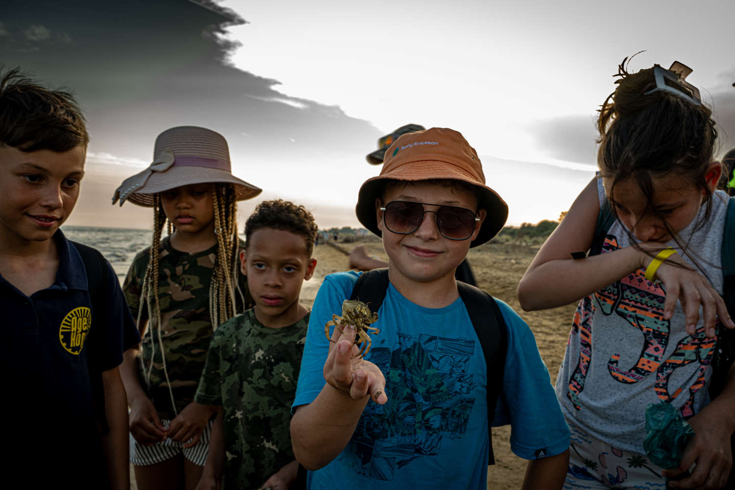Gyerekek felfedezik a természetet